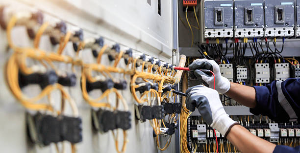 Professional Electrician technician working in Fresno, TX